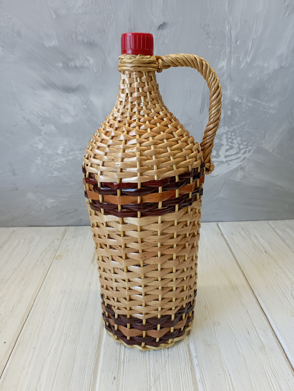 Пляшка для вина скляна обплетена лозо з пл. криш 2 л, фото 1