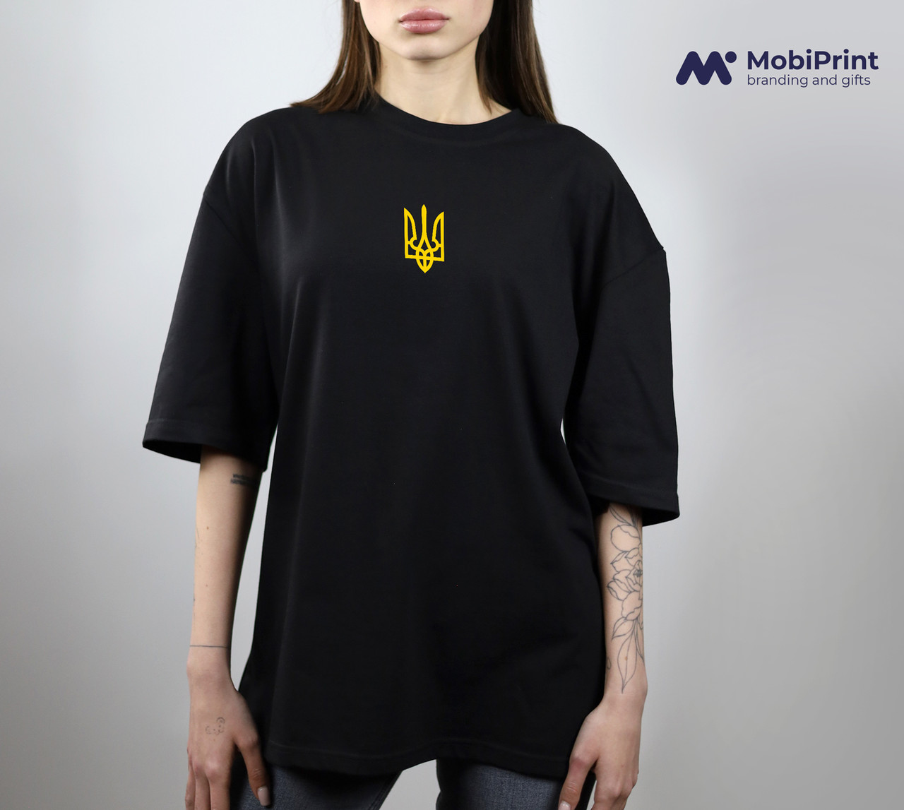 Футболка унісекс оверсайз з принтом Герб України чорна, фото 1