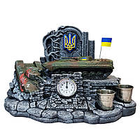 Сувенирный настольный подарок для мужчины "Украинский БМП-1", оригинальный подарок ручной работы с часами