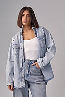 Жіноча джинсова сорочка з рваним декором — блакитний колір, M (є розміри)