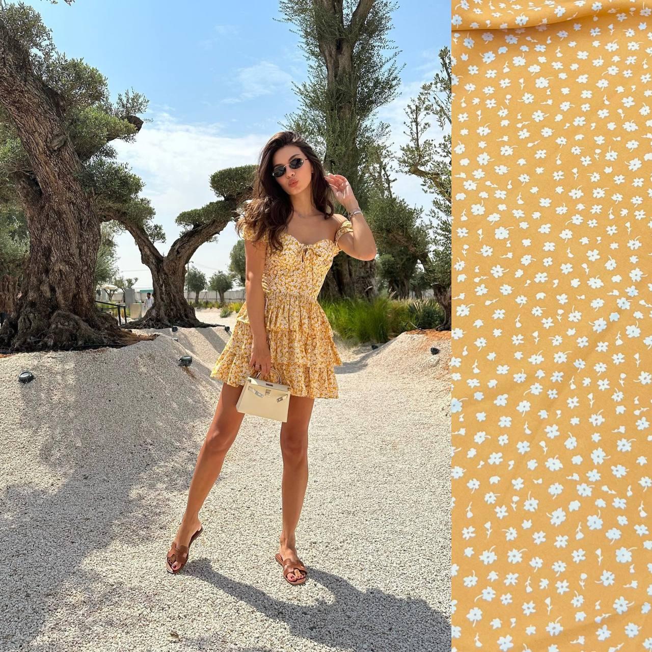 Яскрава літня коротка міні жіноча сукня з коротким рукавом штапель жовта з квітковим принтом ніжна