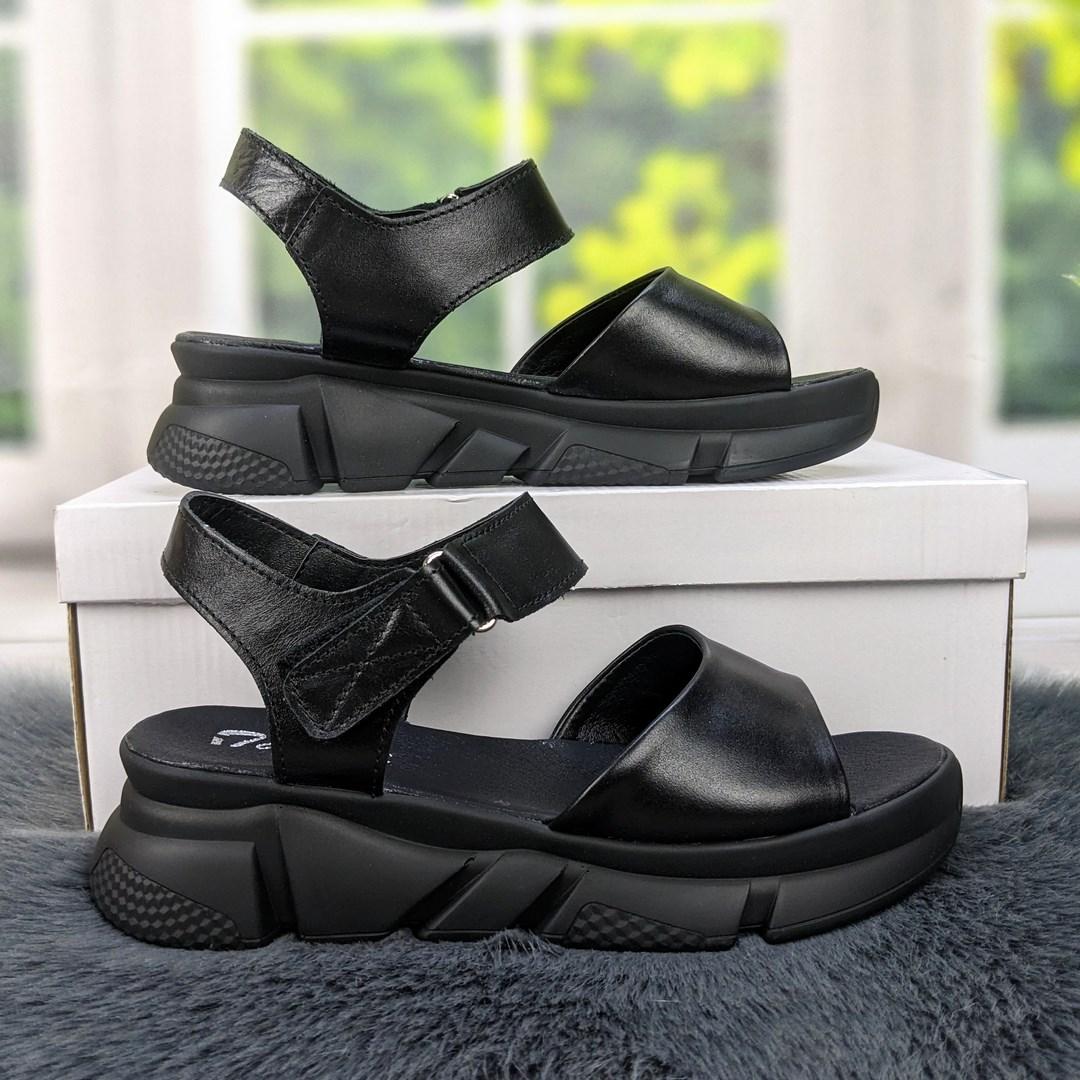 Босоніжки жіночі шкіряні на об'ємній підошві Tamei 4489