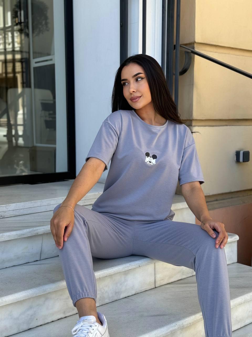 Сірий спортивний комплект-двійка з Міккі Маусом з двонитки: футболка з рукавом до ліктя та джоггери, фото 1