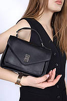 Женская черная сумочка на ремешке