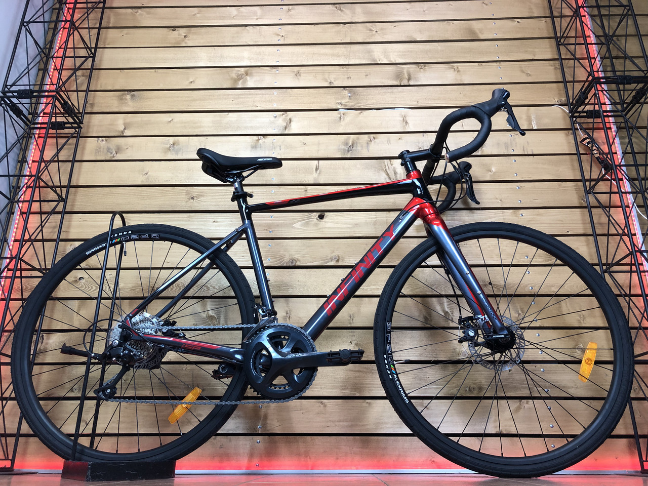 Велосипед гравійний спортивний 28" Corso Infinity FN-28590 чорно-червоний на зріст 180-190 см