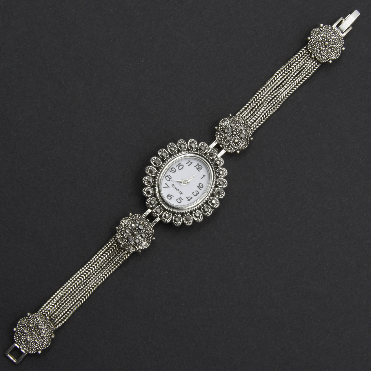 Женские часы овальные 30 мм кварцевые бижутерный сплав в серебристом цвете с серыми кристаллами длина 19 см - фото 1 - id-p2215255178