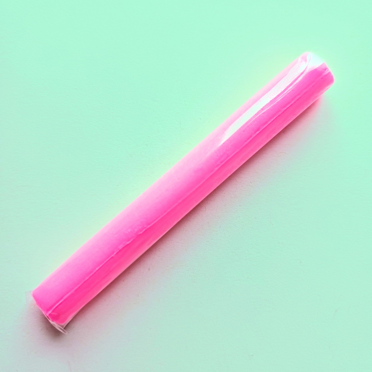 Полимерная глина Пластишка Пластика запекаемая палочка 17 грамм Светло-розовая флуоресцентная 0205 - фото 1 - id-p35270802