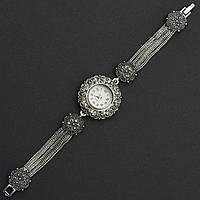 Женские часы круглые 30 мм кварцевые бижутерный сплав в серебристом цвете черные кристаллы длина 19 см