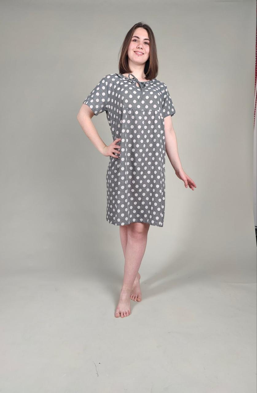 Жіноча сукня з легесенької тканини у горошок сірого кольору недорого