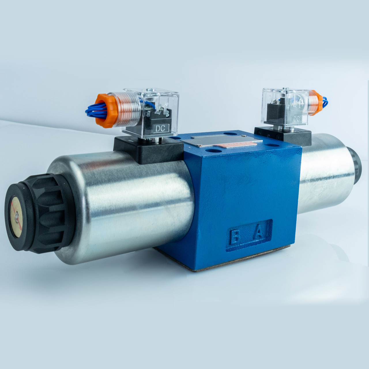 Гідророзподільник 4WE10P-3XCG24N9Z5L 3-позиційний електромагнітний 24V, Ду-10, 315 Бар, схема Р