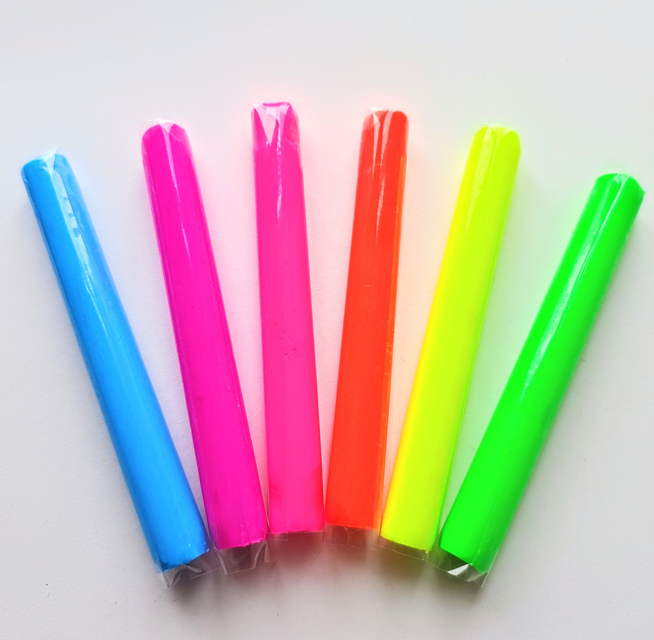 Полимерная глина Пластишка Набор 6 флурисцентных цветов пластики палочки по 17 грамм запекаемая - фото 2 - id-p36276445