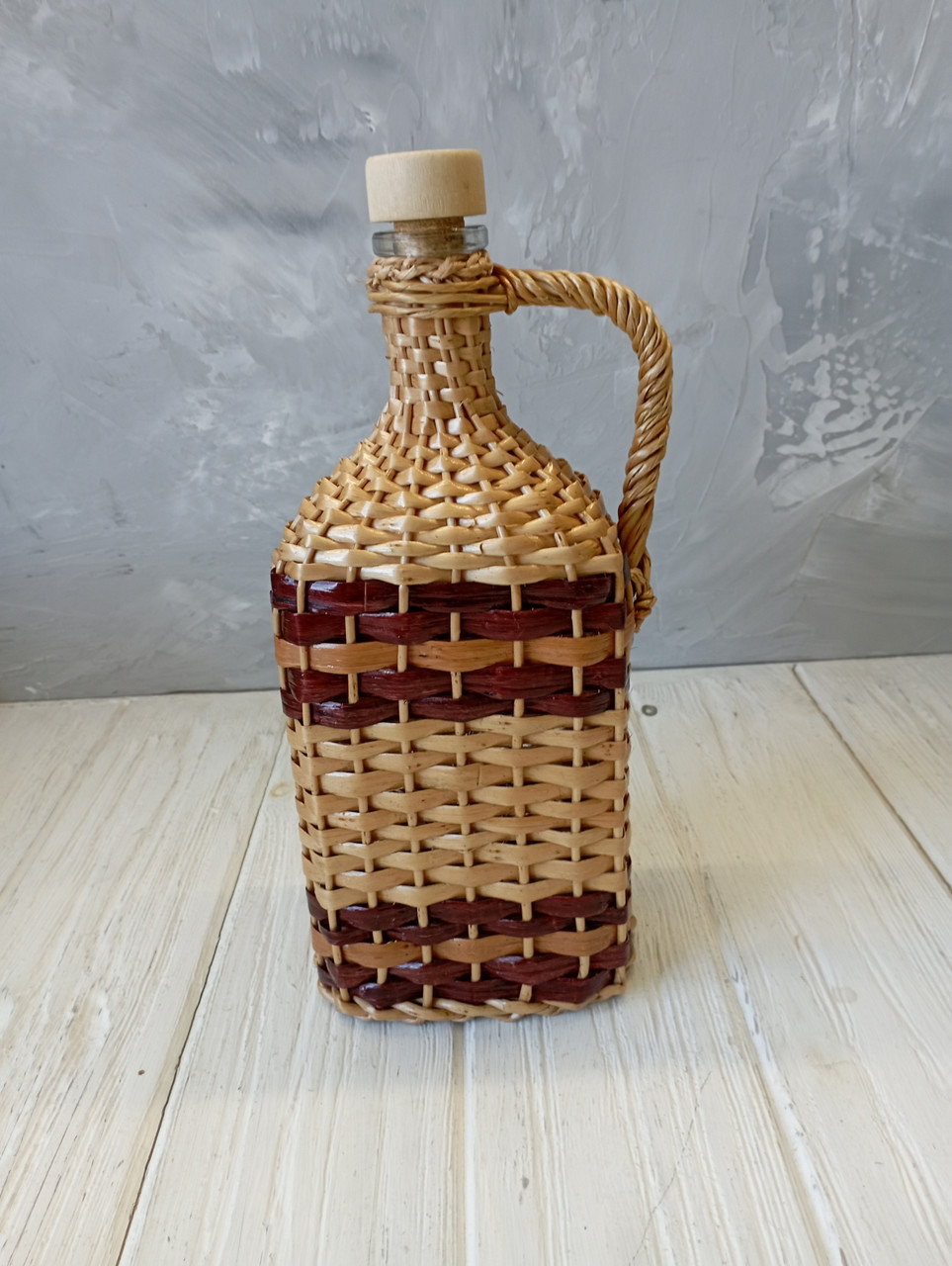 Пляшка скляна обплетена лозою з дерев'яним  корком 1,2 л, фото 1