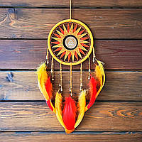 Эко-Ловец снов ручной работы "Огненный Трикветр" с перьями и деревянными бусинами. Диаметр 19 см