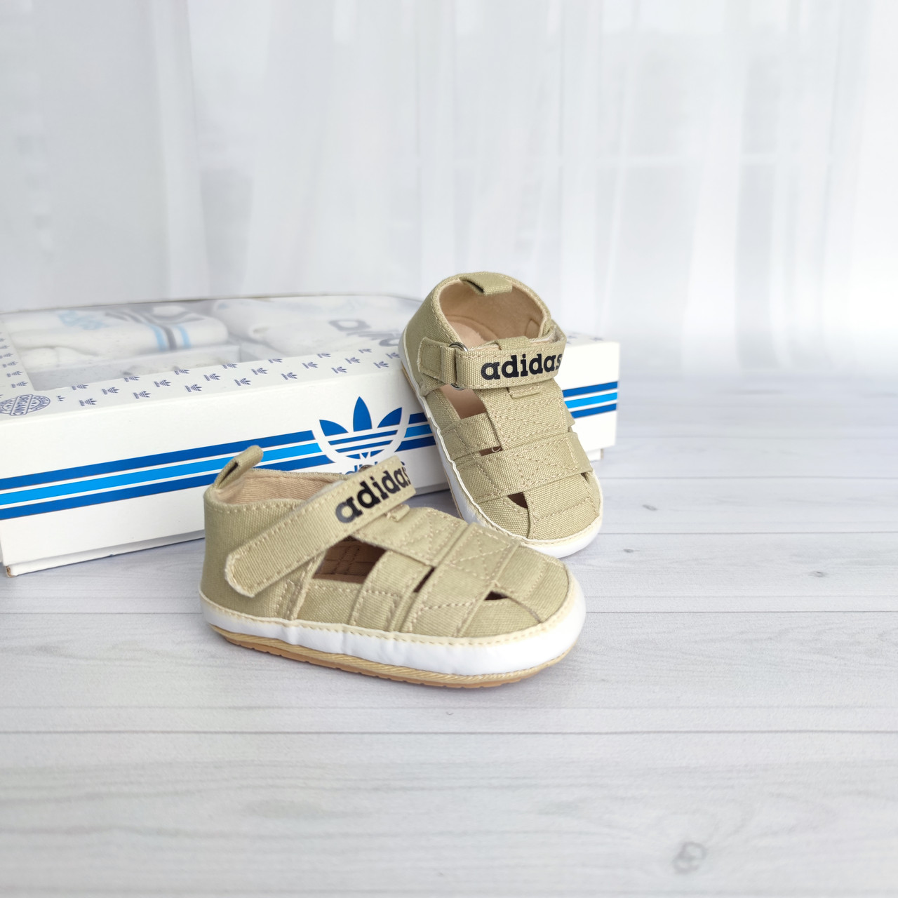 Бежеві пінетки босоніжки Adidas, сандалі для новонароджених