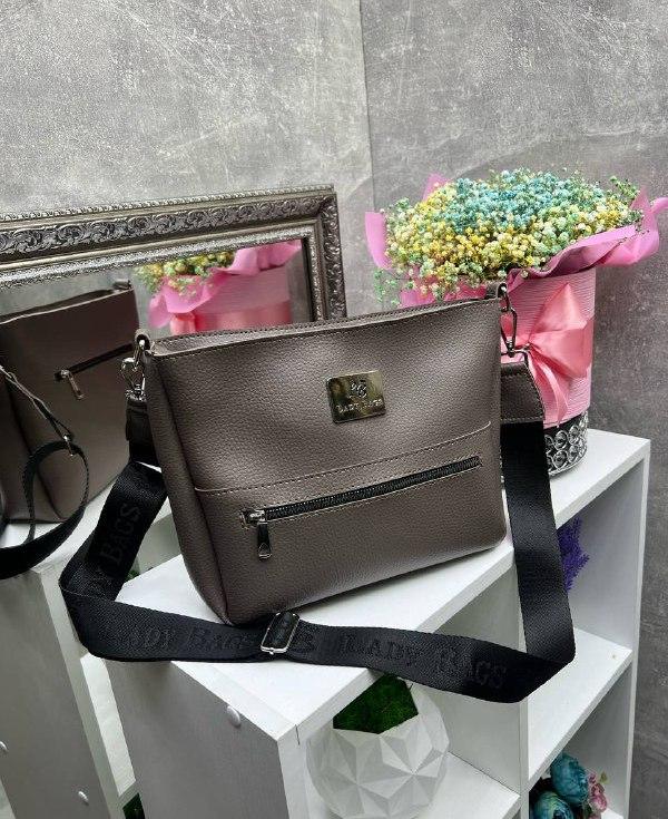 Жіноча квадратна сумка середня на широкому ремені моко шкірзам