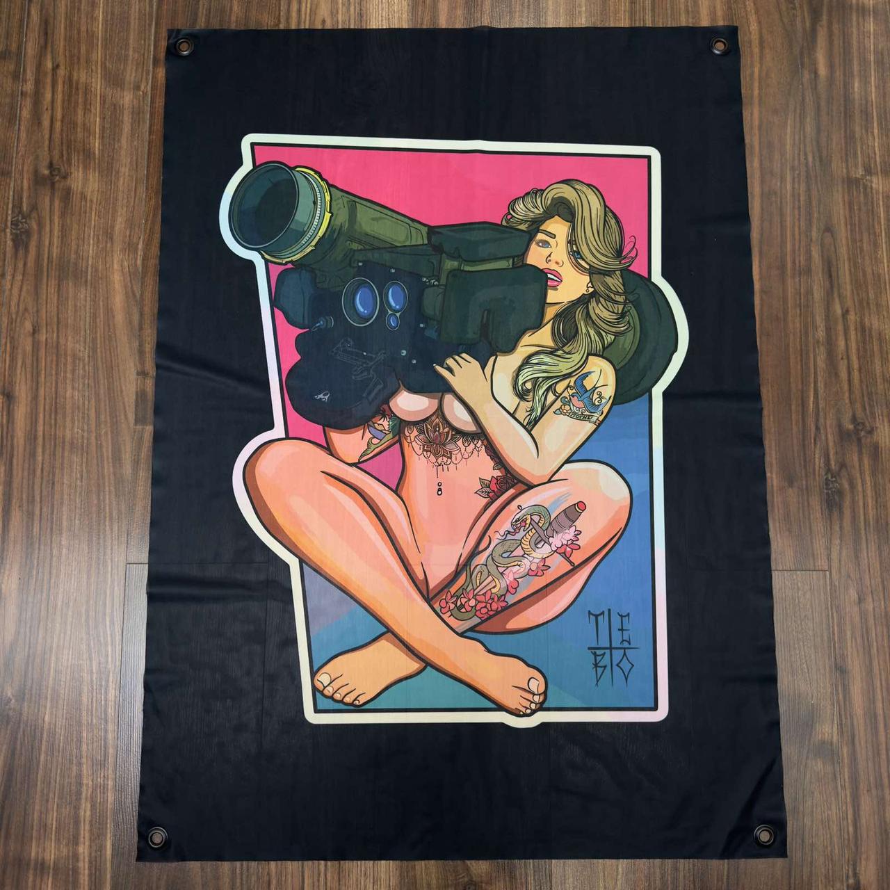 Прапор банер на стіну дівчина з джавелиною 900х600 мм на люверсах