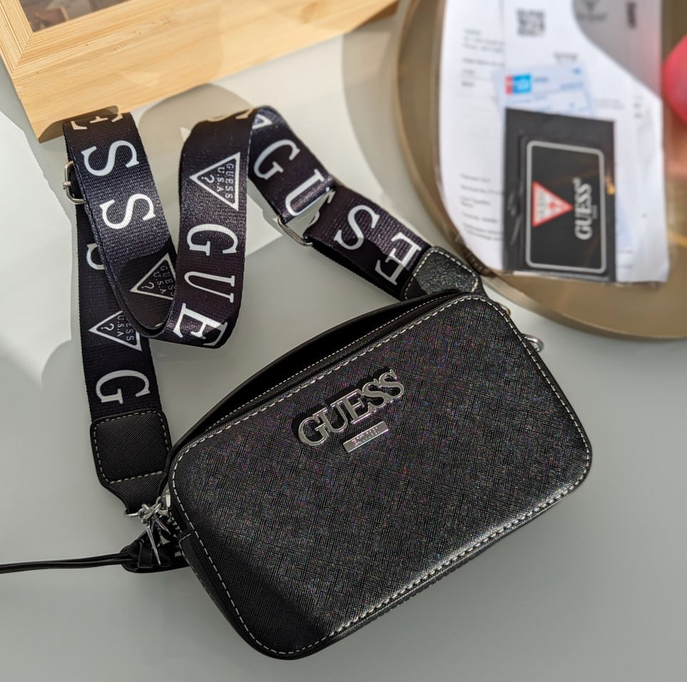 Сумочка Guess крос-боді напис чорний