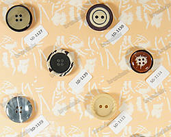 Ґудзики із логотипом