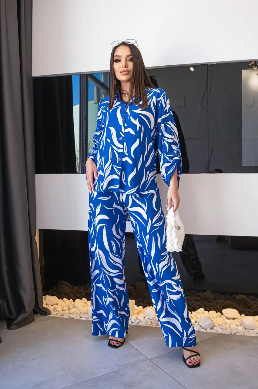 Літній синій костюм вільна сорочка з вирізом і широкі штани у великих розмірах