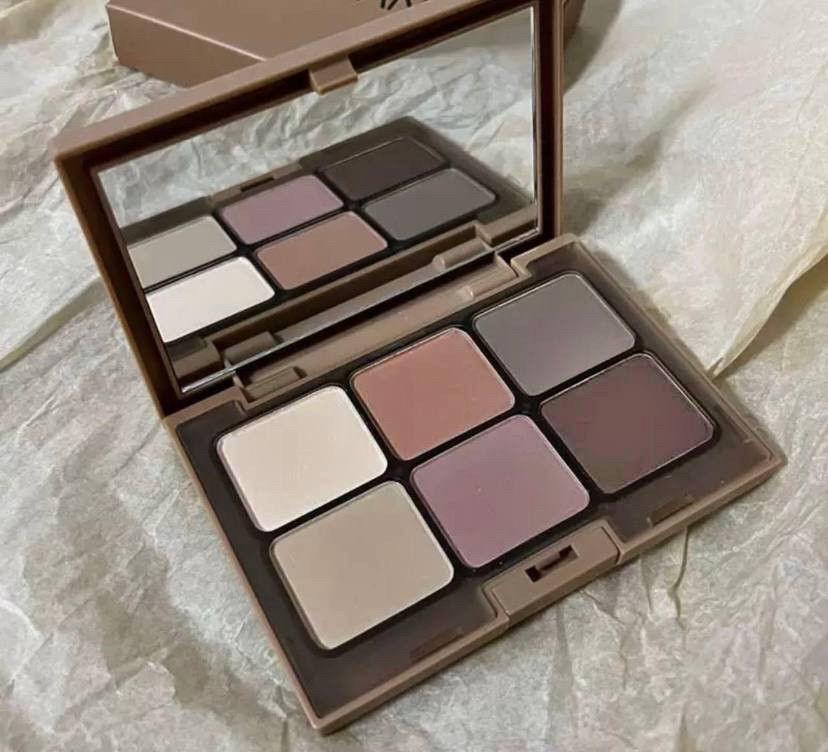 Палетка нюдових тіней на 6 віддтінків TatiBeauty № 1