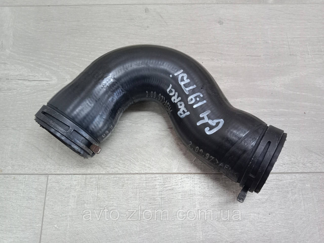 Патрубок інтеркулера Volkswagen Golf 4, Bora, Гольф 4, Бора 1,9 TDI. 1J0145838D.