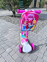 Самокат детский трехколесный принцессы Дисней с рюкзаком Disney Princess и подсветкой колес Белый с Розовым