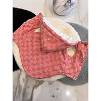 Брендовая зимняя жилетка для собак GUCCI джинсовая со значками с капюшоном на кнопках розовая_TT