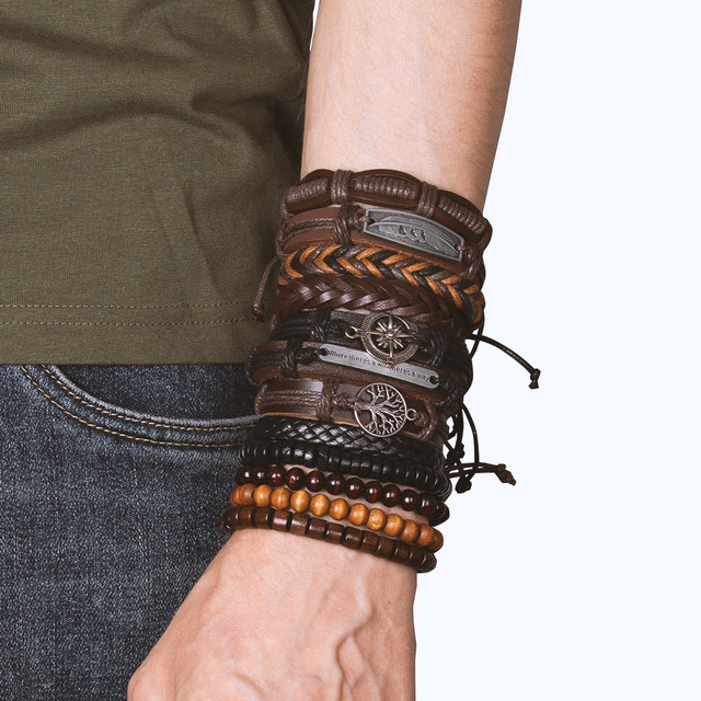 Набір з дванадцяти браслетів на руку Набір з дванадцяти браслетів на руку