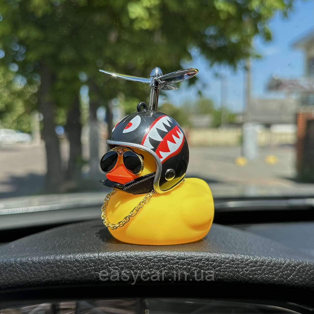 Качка декоративна Акула в шоломі, фото 1