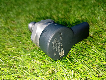 Клапан редукційний регулятор тиску палива Audi A4 2.0 TDI 2007-2015