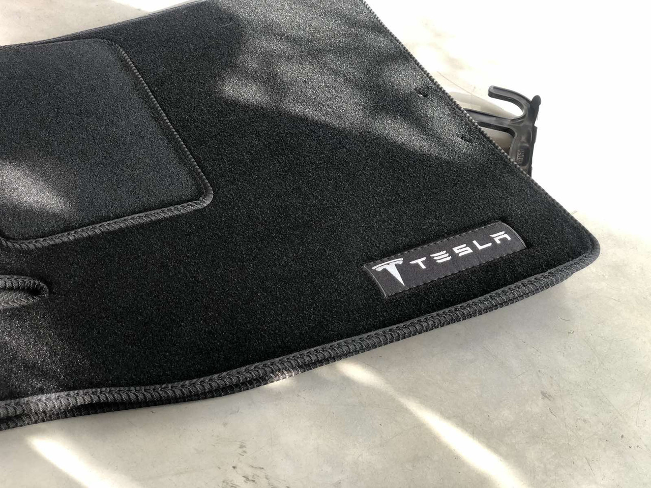 Килими салона Tesla Model 3 (матеріал Volkswagen чорний)