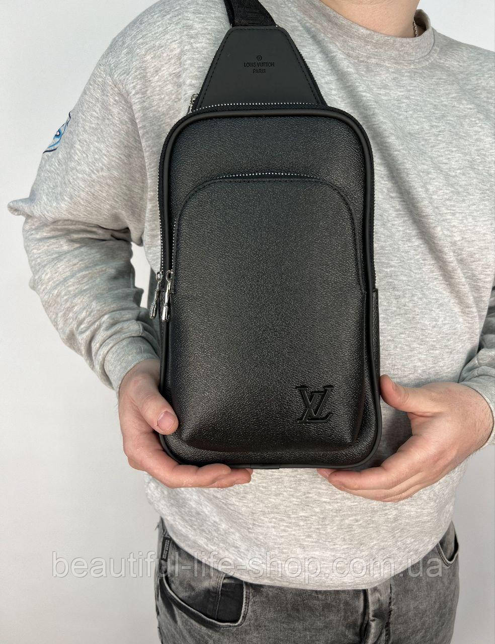 Сумка слінг чоловіча шкіряна Louis Vuitton чорна бананка на груди луї вітон вмістка