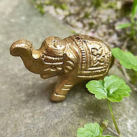 Маленькая статуэтка Слон - Подставка для ароматических палочек "Смеющийся слоник", бронза 3,5х1,5х4,5 см