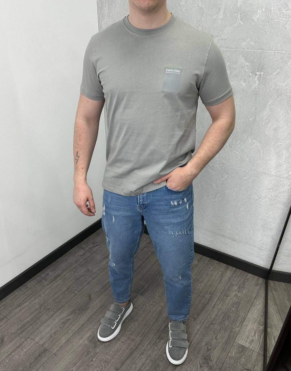 Чоловіча футболка Calvin Klein H4459 сіра