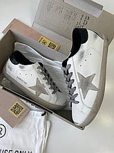 Жіночі білі шкіряні кросівки Golden Goose Super-Star з чорною зіркою білі кеди
