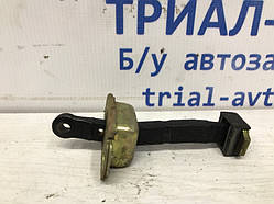 Обмежувач дверей задній правий Mitsubishi Pajero Sport K9 2.5 DIESEL 4D56 МКПП 1996 (б/в)