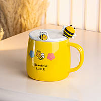 Чашка с крышкой и ложкой 450 мл керамическая "Пчелка" желтая с цветком