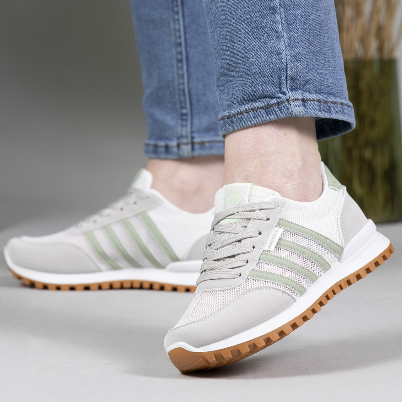 Жіночі кросівки з сіткою на літо