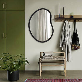 Асиметричне фігурне дзеркало чорного кольору