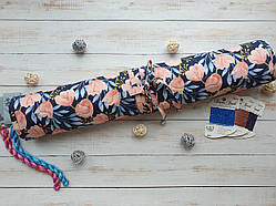 Рол (рулон) для зберігання вишитих робіт "Рожеві тюльпани на синьому"