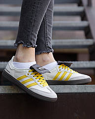 Кросівки жіночі шкіряні Adidas Samba Кросівки адідас білі з жовтими полосками на низькій підошві