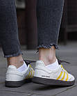 Кросівки жіночі шкіряні Adidas Samba Кросівки адідас білі з жовтими полосками на низькій підошві, фото 6