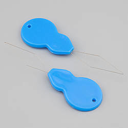 Нитковдівач ручний пластиковий 5х1,5 см Блакитний