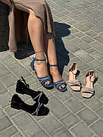 Женские джинсовые и экозамшевые босоножки на низком каблуке с украшением