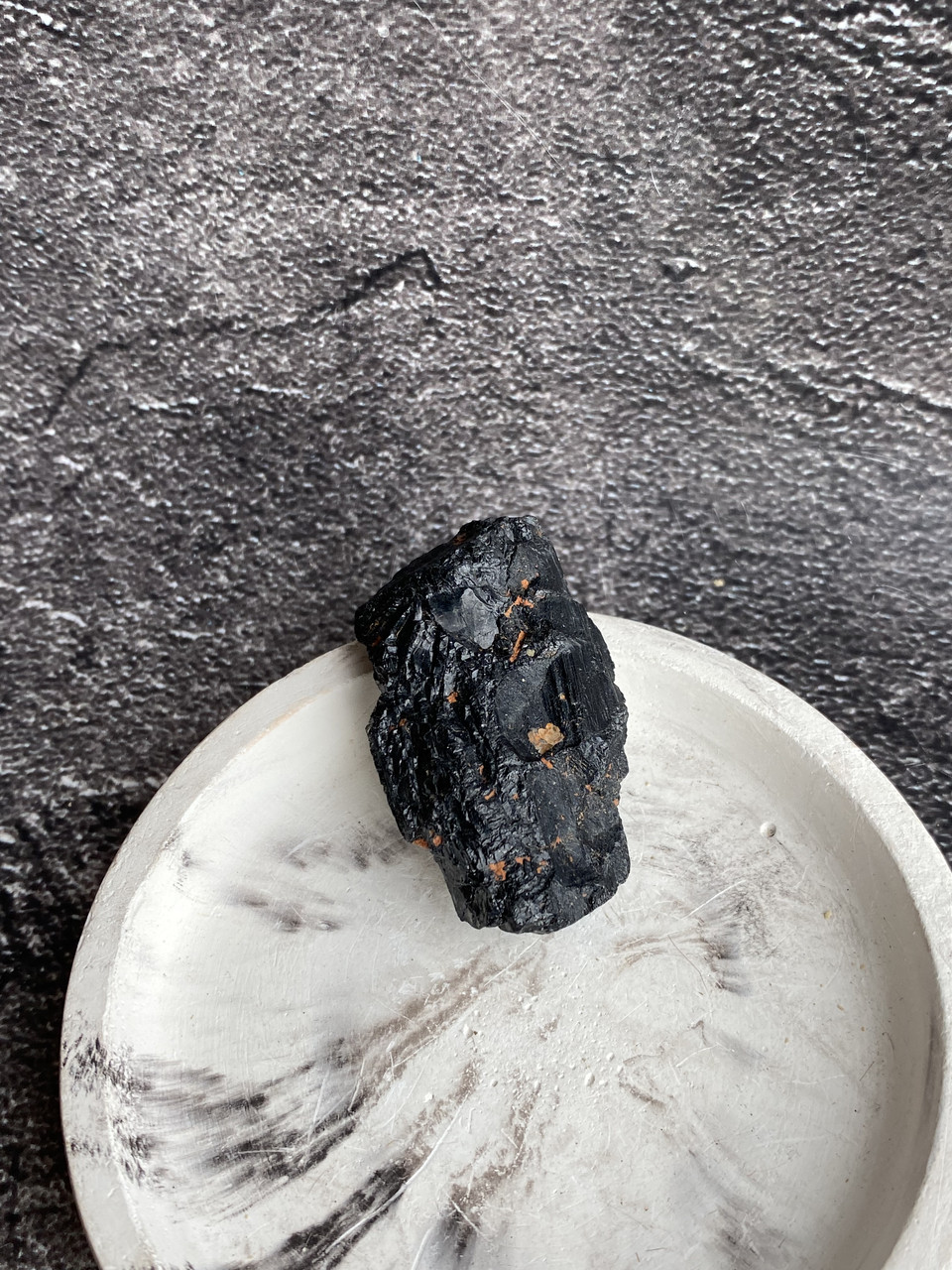 Шерл необроблений натуральний 45*27*14 мм камінь чорний турмалін., фото 1