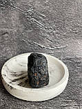 Шерл необроблений натуральний коло 39*37*21 мм камінь чорний турмалін., фото 4