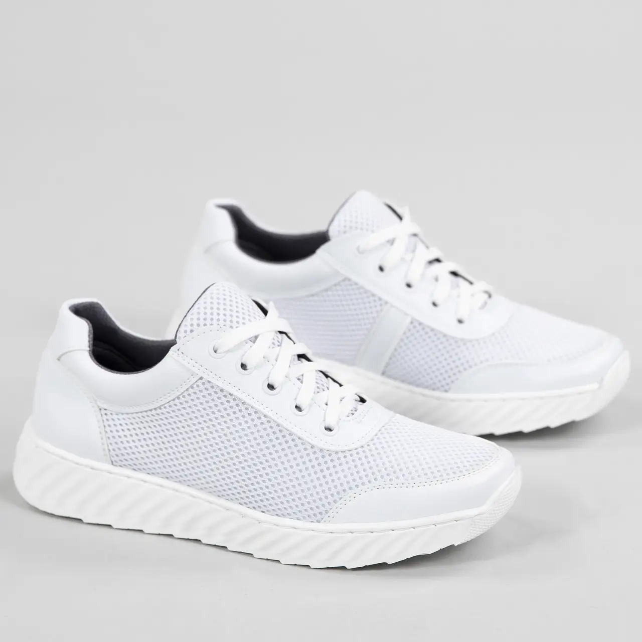 Кросівки жіночі білі з прошитою підошвою сітка