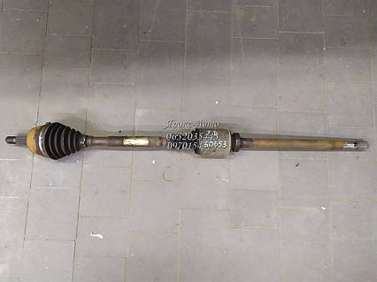 Напівось передня права Renault Trafic 2.5D 2006 000050653