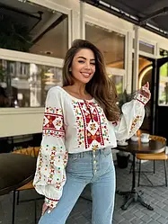 Вишиванка жіноча білого кольору, вишита блуза з яскравою вишивкою гладдю, горловина V-форми розміри S, M, L