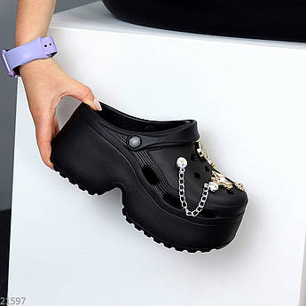 Круті легкі чорні сабо крокси із модним декором на платформі